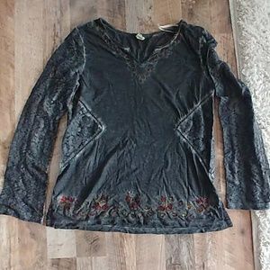 Gimmicks by BKE Embroidered Top